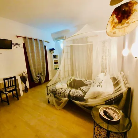 Thomas Art Hotel 3*