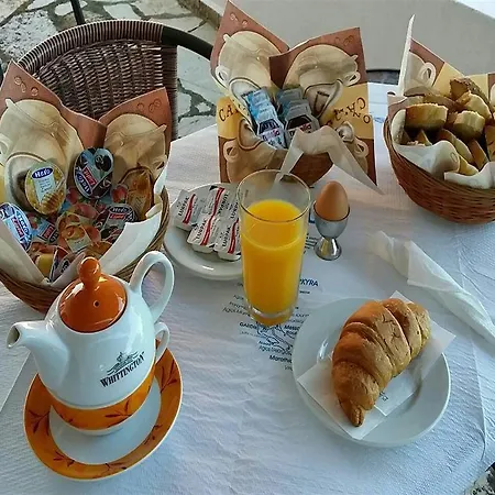 Thomas Art Otel Pelekas