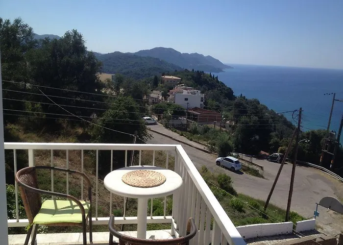 Thomas Art Отель Пелекас